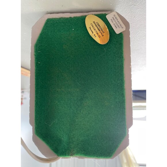 Christmas Remembrances Collectible Light up Church Beige Holiday Festive Decor - Picture 6 of 7